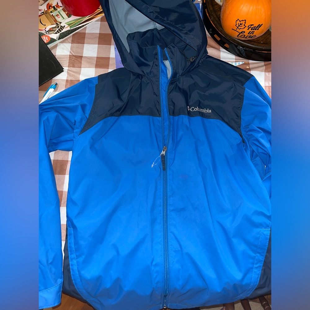Columbia rain jacket. Unisex. Brand new without tags. Size small.